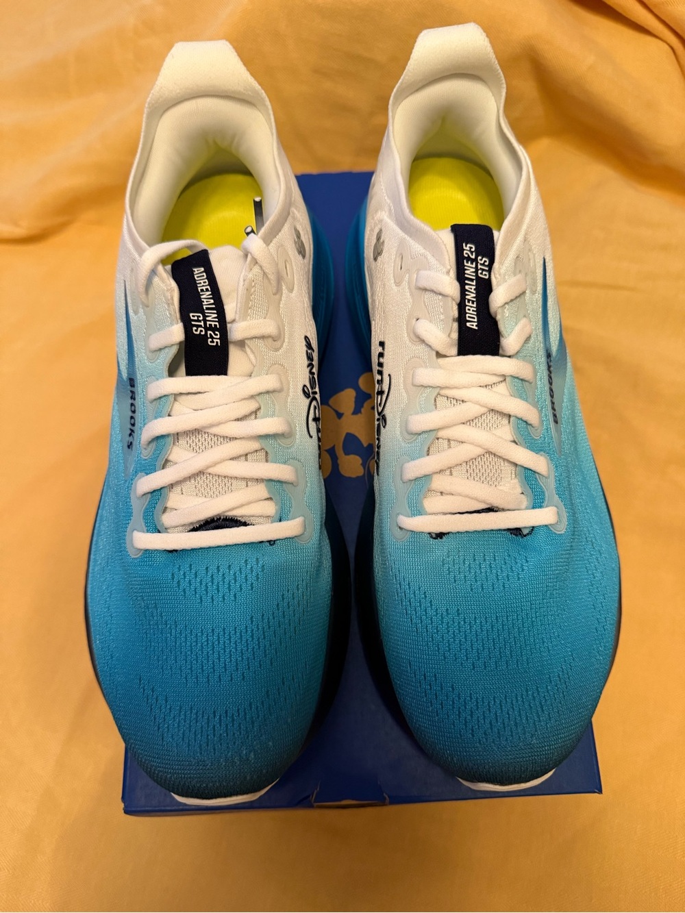 Brooks run Disney woman Sneakers in White and Blue with box. New, never worn